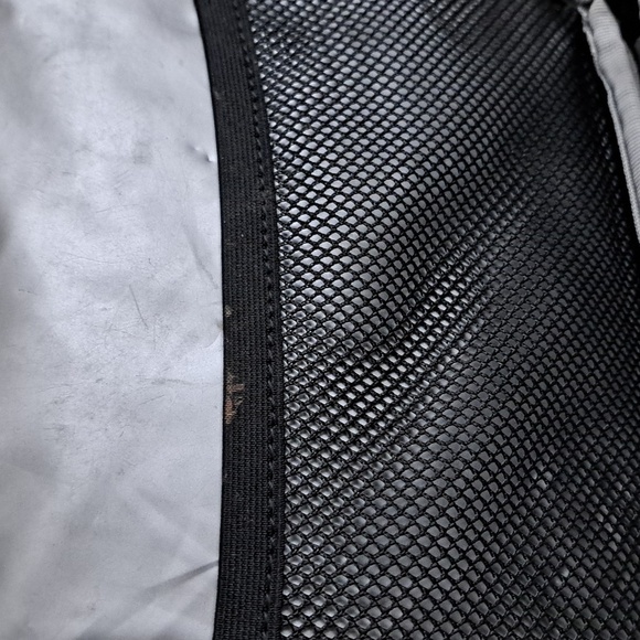 Nike Insulated Futura Fuel Pack Lunch Box Black With Neon Logo - Picture 11 of 12